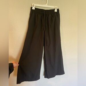 Old Navy Stretchtech Wide Leg Cropped Athletic Pants.